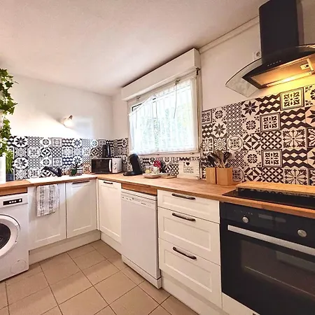 Le 14, 4 Pers, 2 Chambres, Clim, Proche Autoroute ニーム